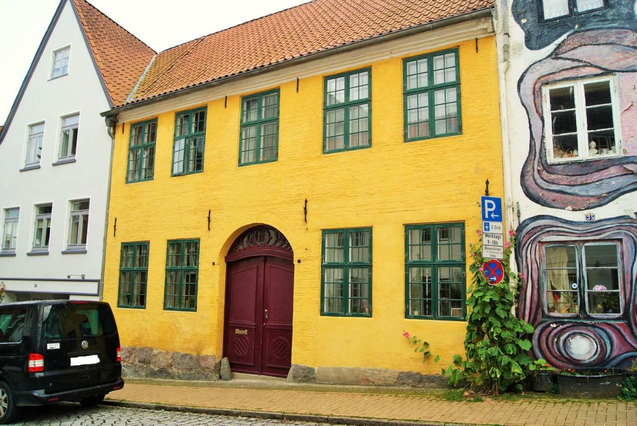 Das Gelbe Haus - Drei Besondere Ferienwohnungen فلنسبورغ المظهر الخارجي الصورة